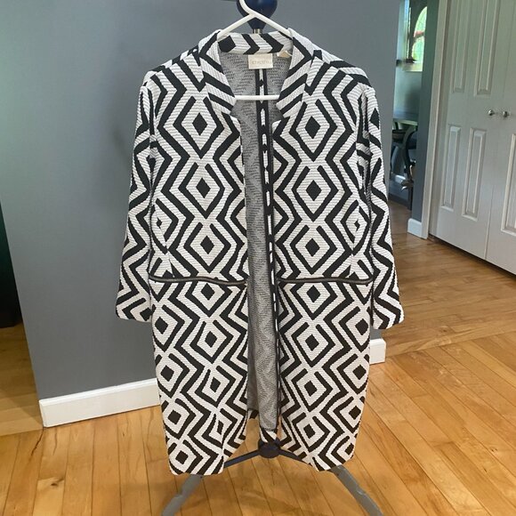 Chico's Long Back and White Jacket with Zipper on the side- Chico's size 3 - Picture 1 of 2